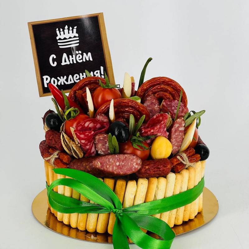 Bento,tort,iz,zakusok,i,kolbasok