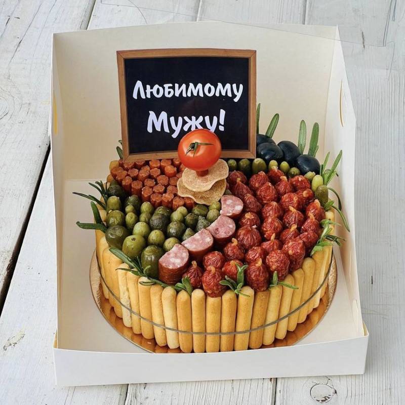 Podarok,dlya,muzha,tort,kolbasnij