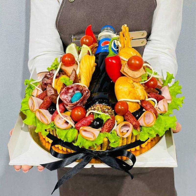 Tort,kolbasnij,iz,zakusok,dlya,muzhchini