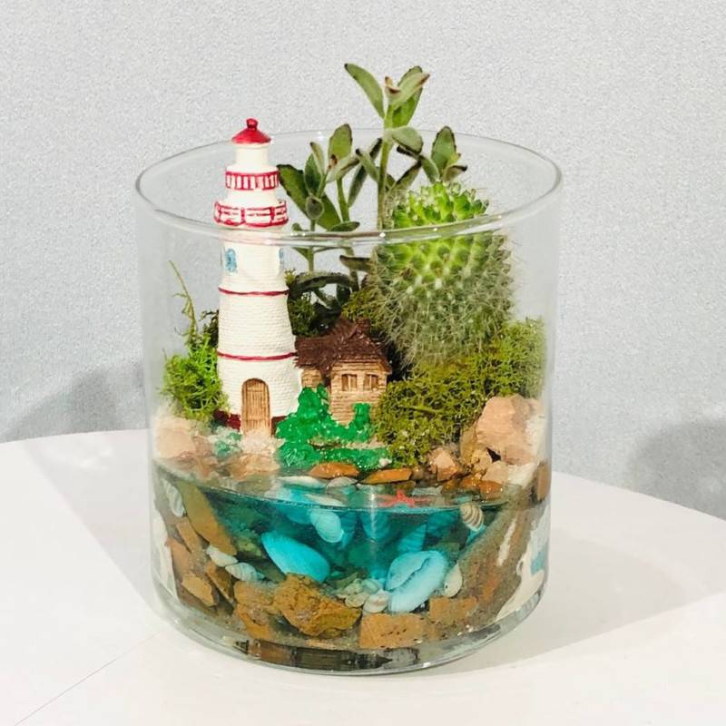 Mini,garden,florarium,with,maya