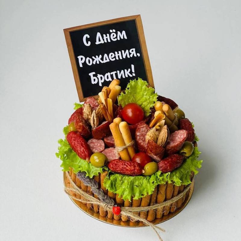 Podarok,dlya,brata,tort,iz,kolbasok