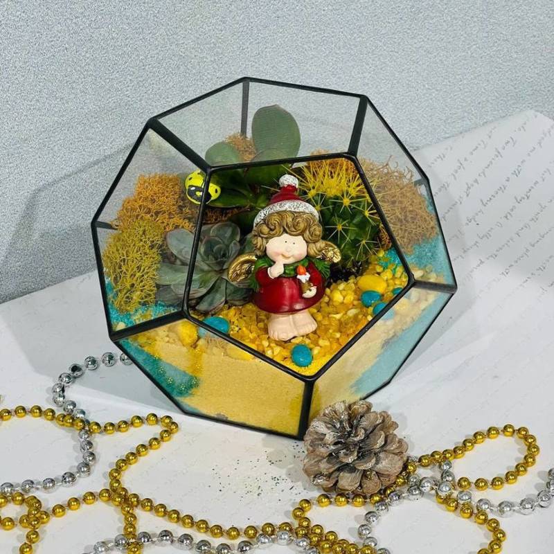 Mini,sad,s,rasteniyami,novogodnij.,Florarium,s,kaktusom,,sukkulentami,i,suvenirom