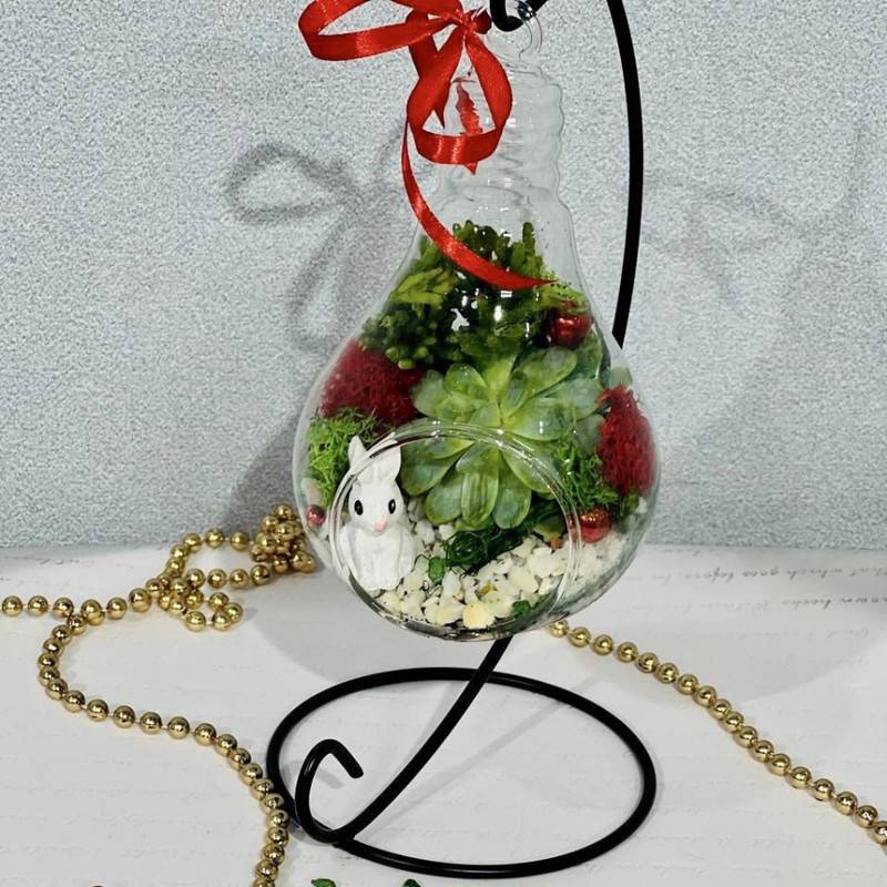 Hanging,florarium,with,bunny