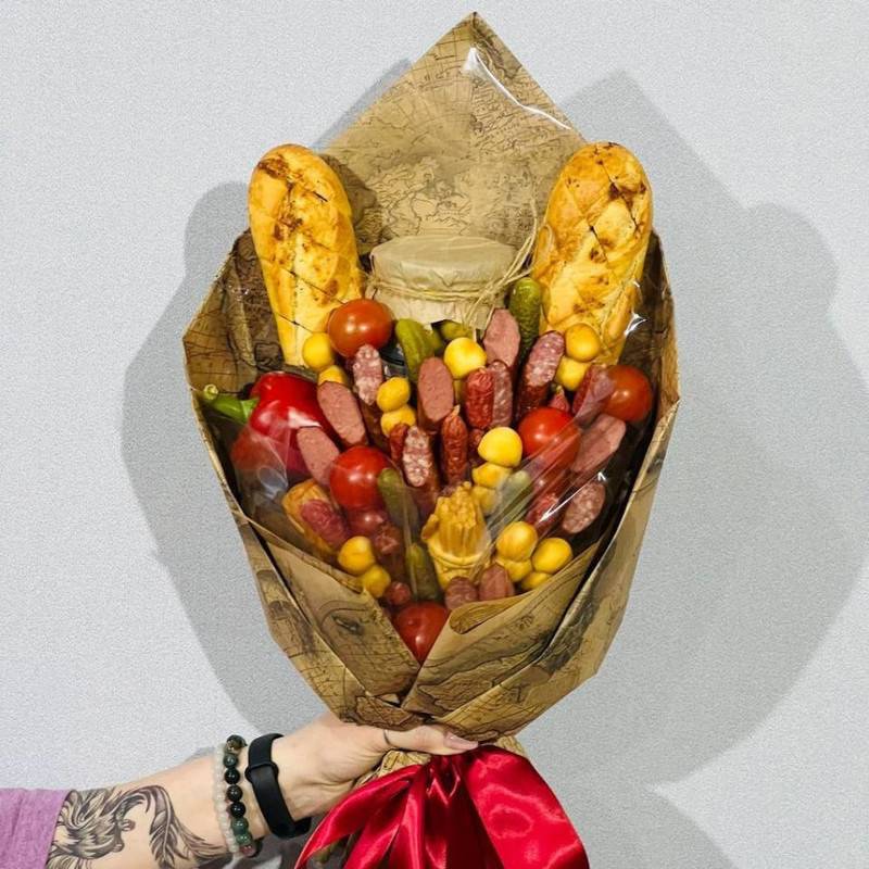 A,gift,for,a,man:,a,bouquet,of,snacks,and,sausages