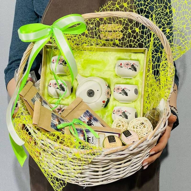 Bol_shoj,podarochnij,chajnij,nabor,v,korzine,dlya,chajnoj,tceremonii,â„–5