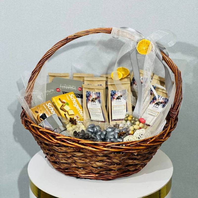 Large,gift,basket,with,assorted,coffee,beans,and,a,geyser,coffee,maker
