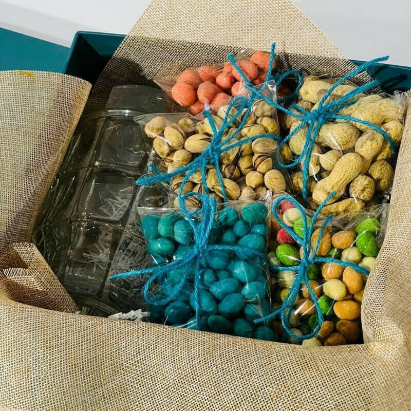 A,gift,set,of,salted,nuts,with,a,beer,mug.,A,gift,for,February,23rd.