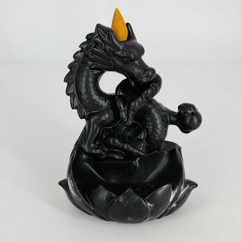 Derzhatel_,the,symbol,of,the,year,"Dragon,with,lotuses"