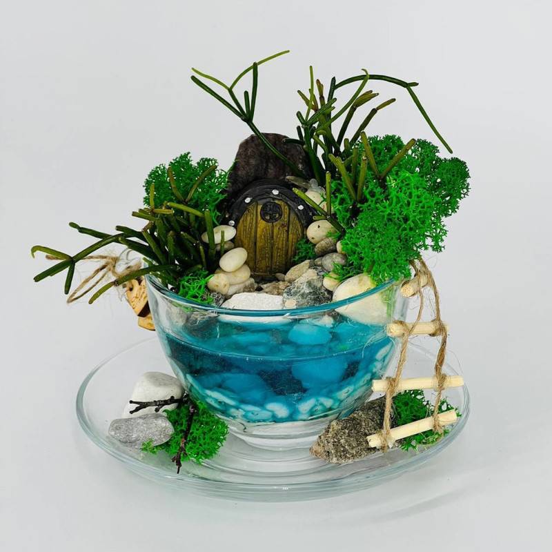 Mini,florarium,kompozitciya,v,kruzhke,s,iskusstvennim,vodoyomom