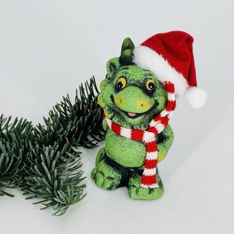 Souvenir:,money,dragon,in,a,New,Year's,cap