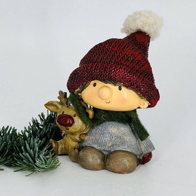 Souvenir,mal_chik,v,krasnoj,shapochke,s,olenyonkom