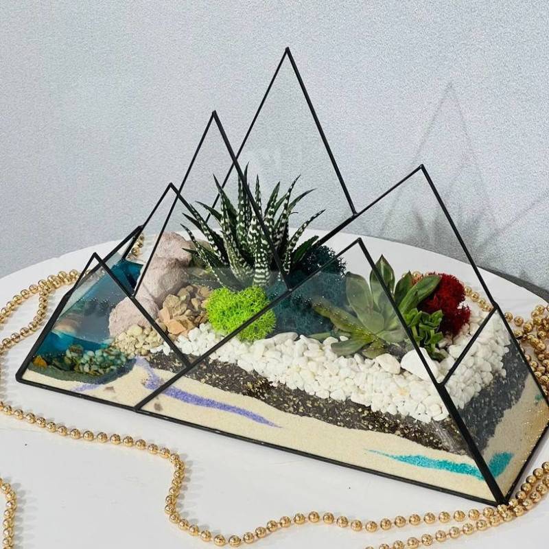 Florarium,gori,s,iskusstvennim,vodoyomom,more
