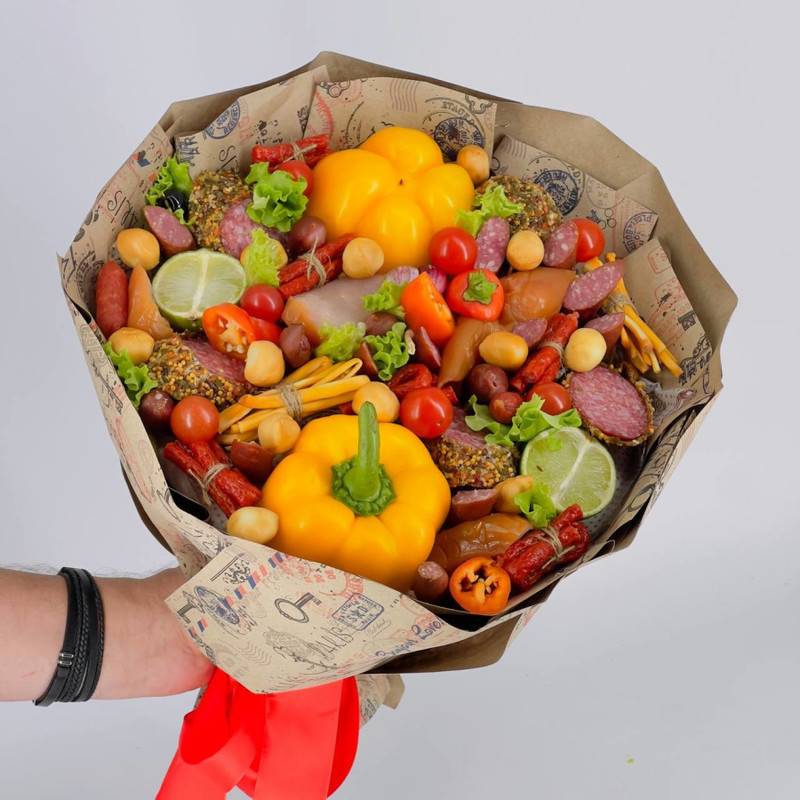 Gift,for,men,sausage,bouquet,with,snacks