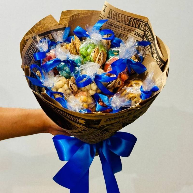 Men's,nut,bouquet,from,snails