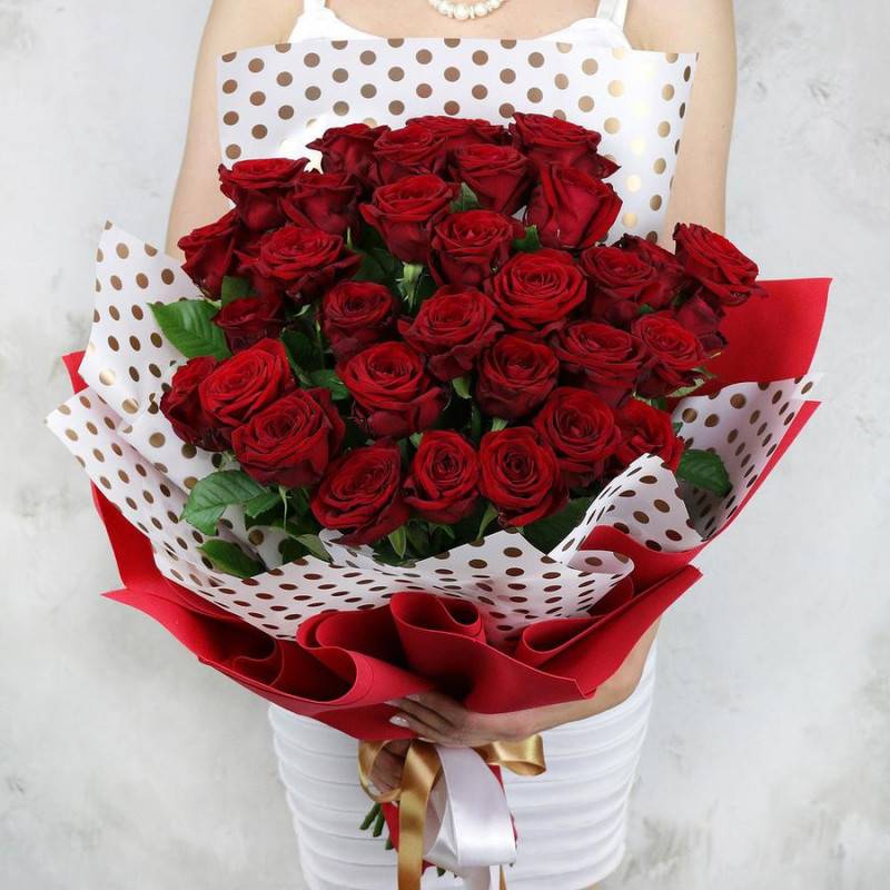 Buket,iz,33,krasnih,roz,Rossiya,60,cm.
