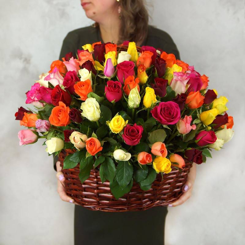 161,variegated,rose,in,a,basket,,Kenya