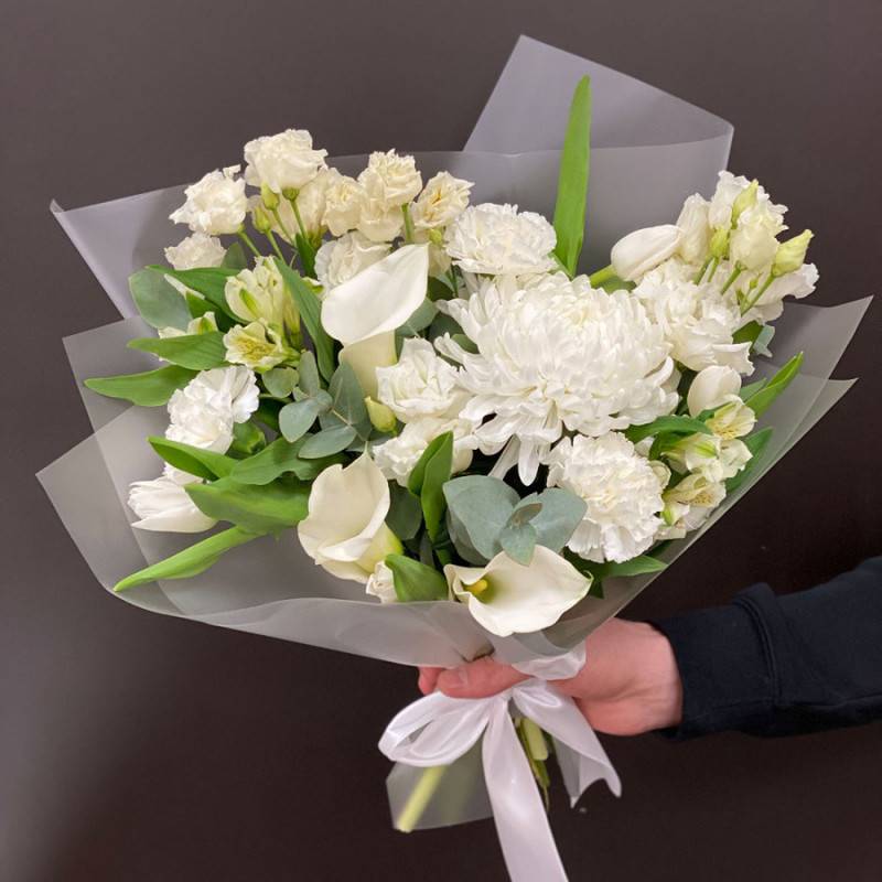 Bouquet,of,lisianthus,,calla,lilies,and,alstroemeria