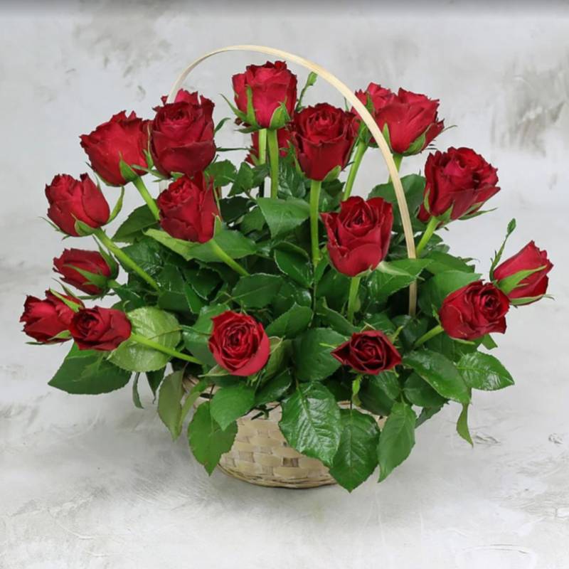 25,red,roses,in,a,basket,,Kenya