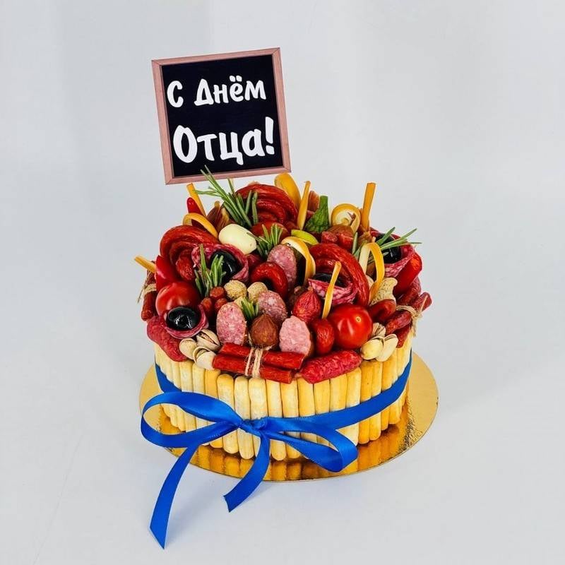 Podarok,na,Den_,ottca,bento,tort,kolbasnij,s,zakuskami