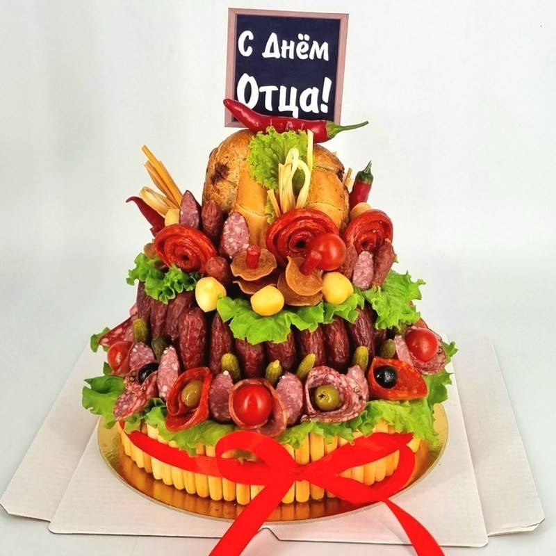 Podarok,na,Den_,ottca,bol_shoj,kolbasnij,tort,s,zakuskami
