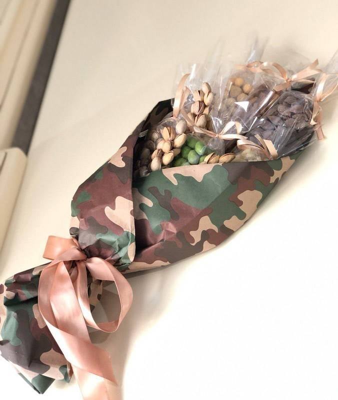 Gift,for,men,s_edobnij,bouquet,of,nuts,and,snacks