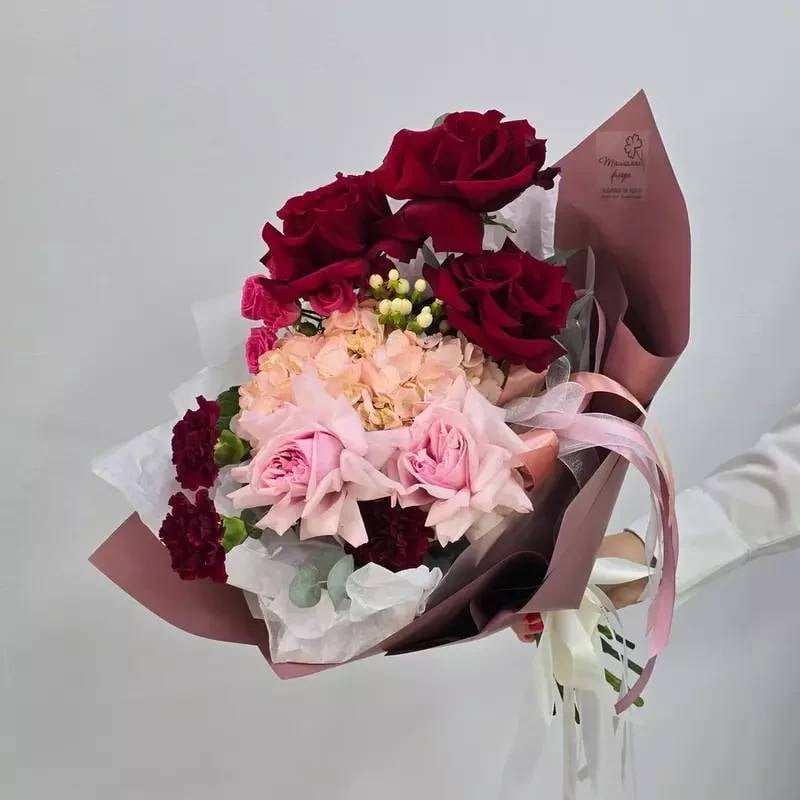 Hope,for,happiness,in,a,bouquet,of,French,roses