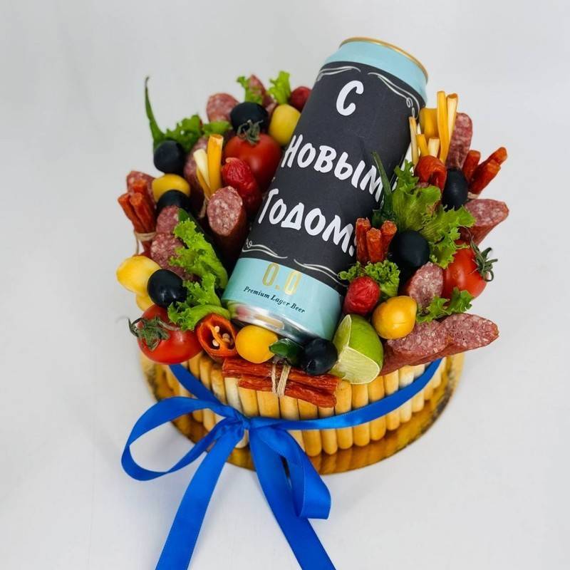 Podarok,na,Novij,god.,Bento,tortik,kolbasnij,s,pivom