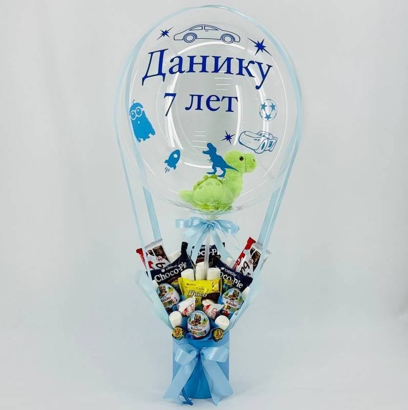 Sweet,bouquet,with,a,bubble,ball.,Children's,bouquet,of,sweets.,Gift,for,a,boy.,Bouquet,for,graduation.