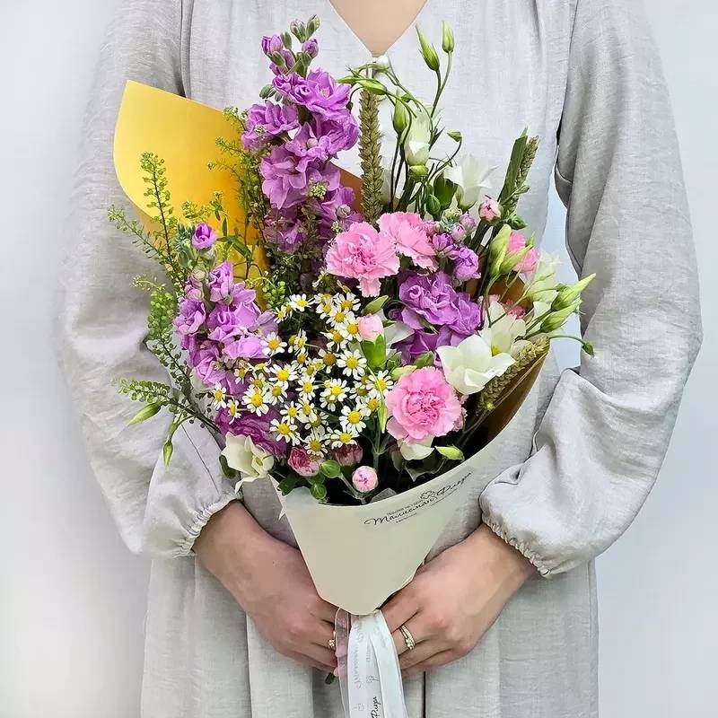 Waiting,for,summer,bouquet,of,flowers
