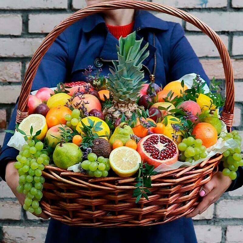 Big,fruit,basket