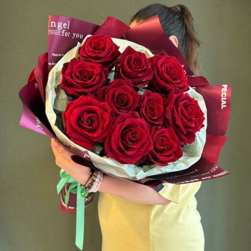 Bouquet,of,burgundy,roses