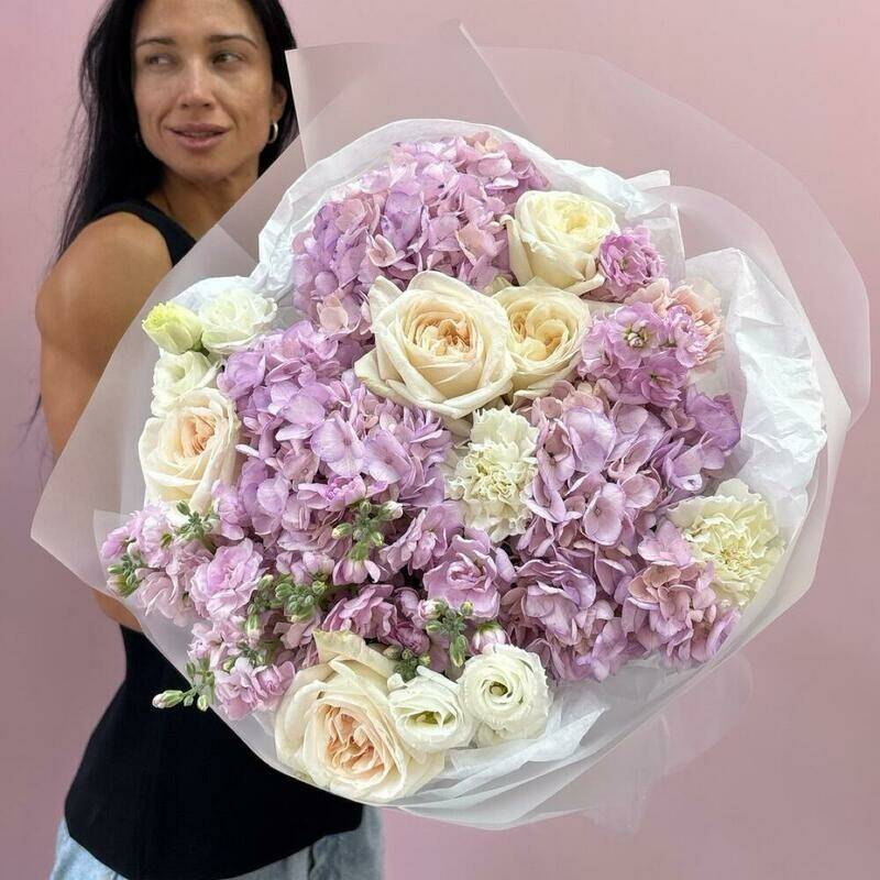 Premium,bouquet,Dolores,na,osnove,gortenzij,i,aromatnih,roz