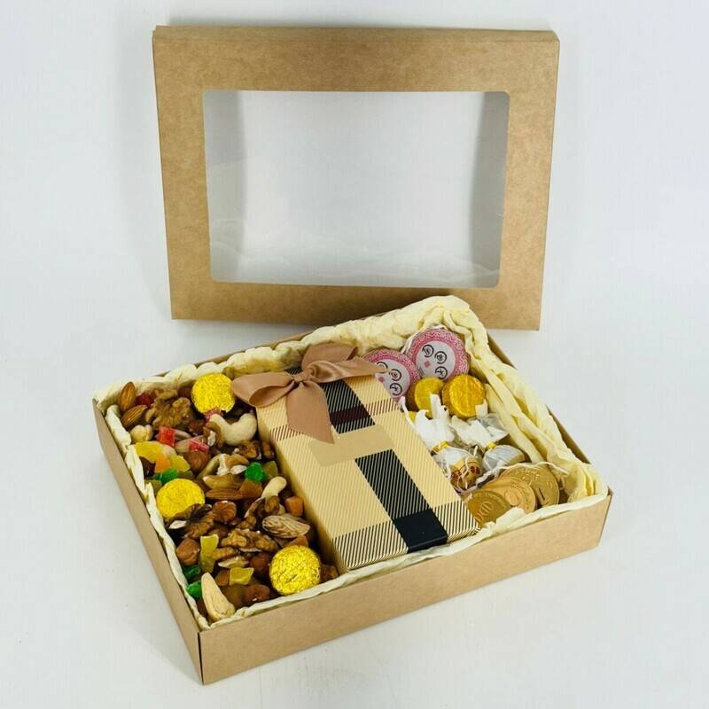 Podarochnij,boks,s,orehami,,tcukatami,i,elitnim,chaem,s,chocolatenmi,monetami.,CHajnij,box