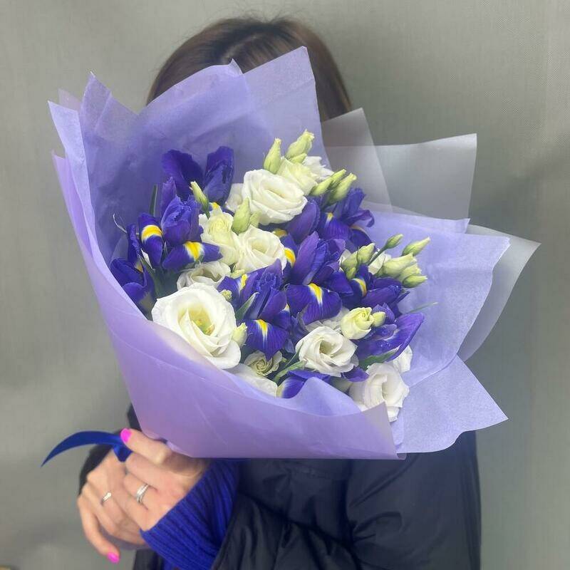 Blue,iris,and,white,eustoma