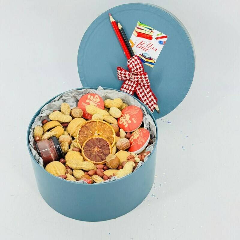 The,supplier,does,not,include,a,box,with,orehami,,meat,and,Puer,food.,Podarok,continues.,CHanij,flower