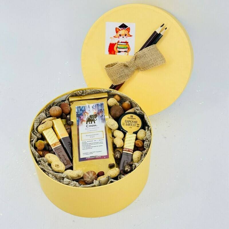 Podarochnij,nasipnoj,boks,s,orehami,,myodom,,elitnim,chaem,i,shokoladkami,mersi.,CHajnij,nabor
