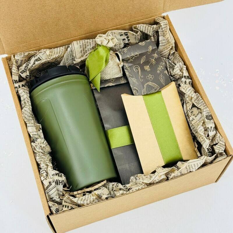 Gift,tea,box,with,thermo,glass,and,orehami,in,bel_gijskom,chocolate