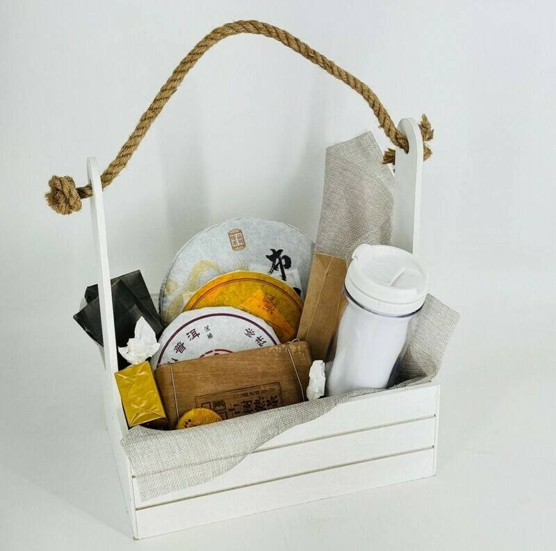 Gift,a,set,of,elite,tea,with,a,thermo,cup,in,a,wooden,bowl