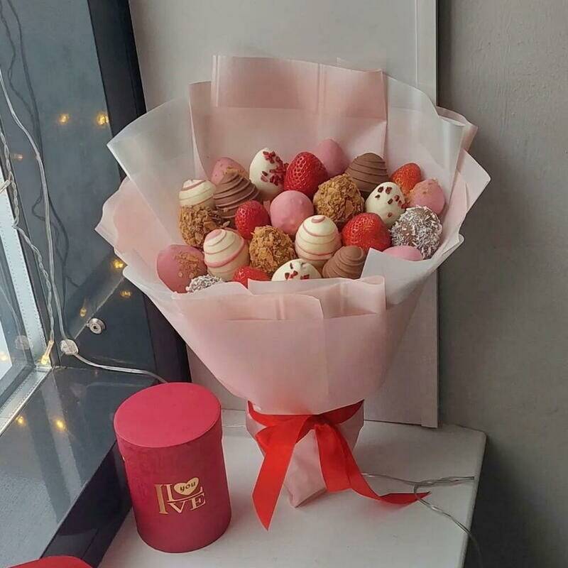 Buket,s,klubnikoj,v,shokolade,YAgodnij,buket