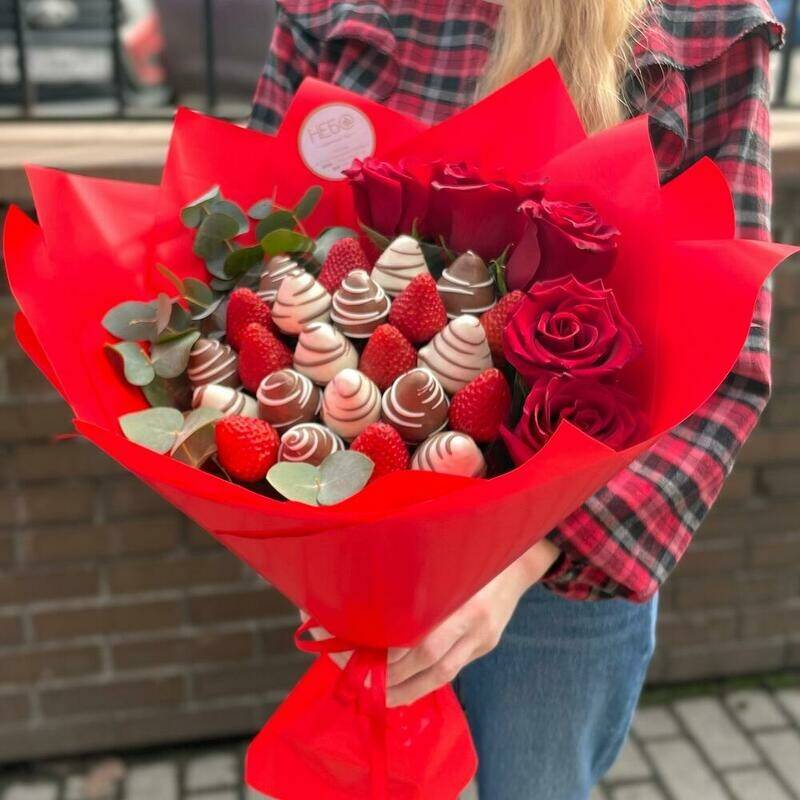 300,Classic,Chocolate,Strawberry,Bouquet,with,Red,Roses,and,Eucalyptus