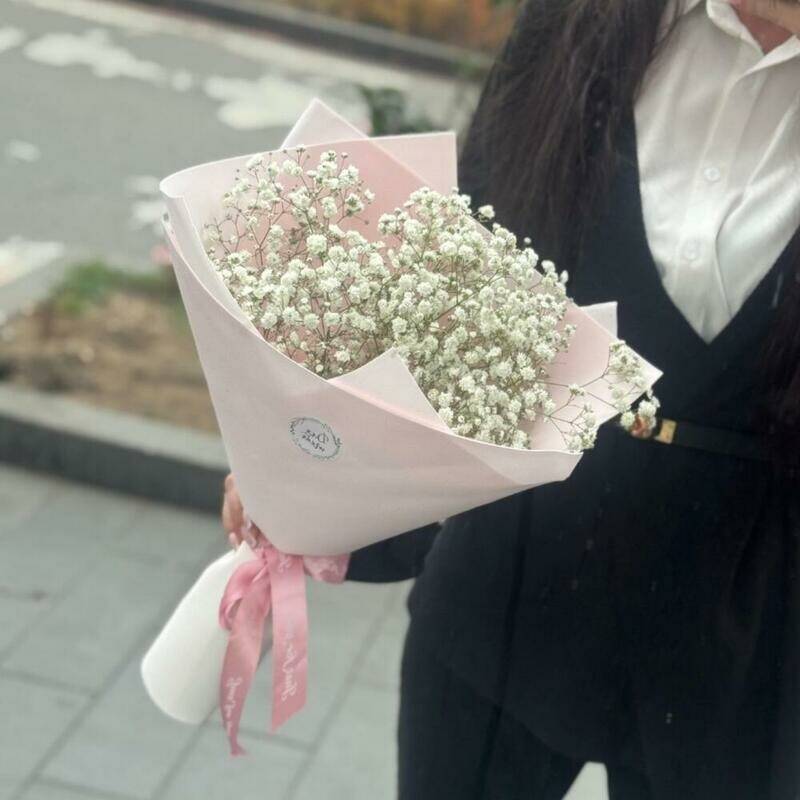 Complimentary,bouquet!,Bouquet,with,white,plasterer,Colleague