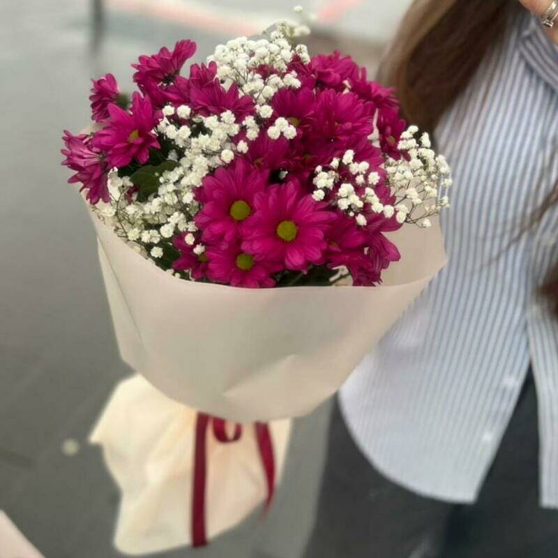 Daisies,for,neo,Bouquet,of,chrysanthemums,with,gypsum