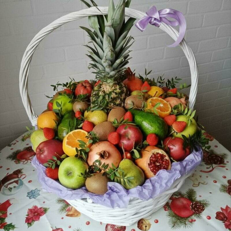 Podarochnaya,bol_shaya,korzina,s,fruktami,Fruktovaya,korzina