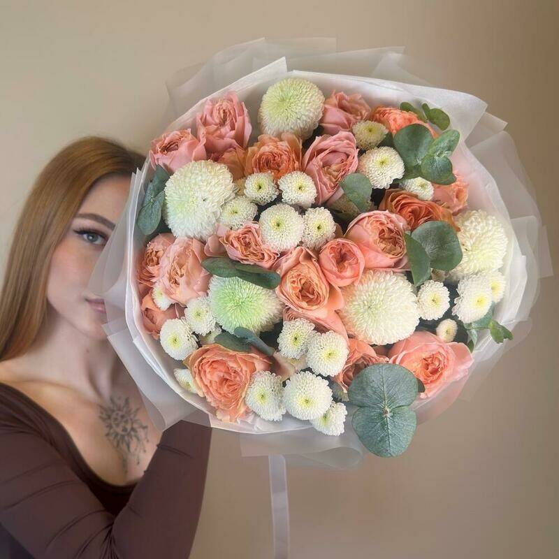 Original,bouquet,with,peony-shaped,rose,Juliet,and,chrysanthemum