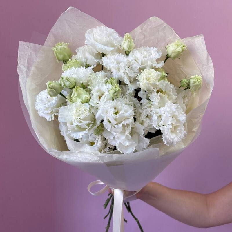 Bouquet,of,mahrovih,belih,liziantusov
