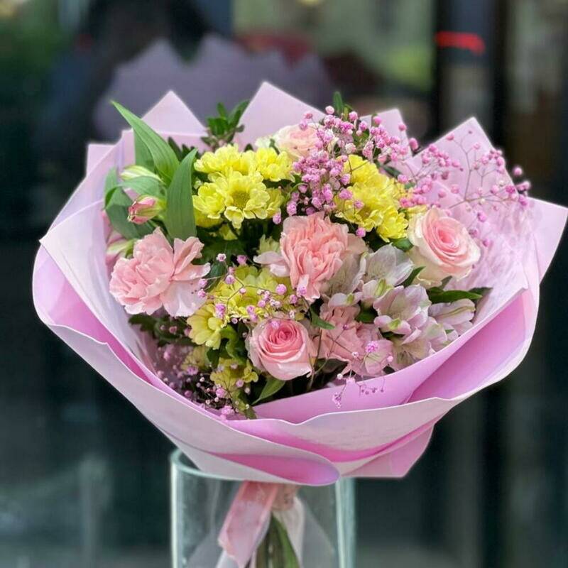 Bouquet,of,roses,,almonds,and,dianthus,Pinks