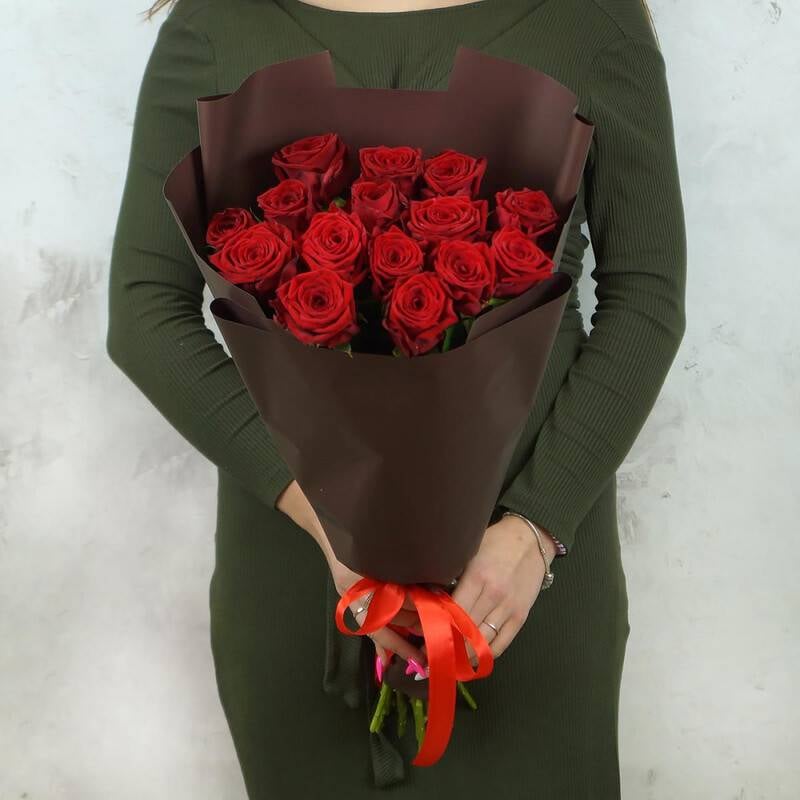 15,red,roses,in,a,package,of,Russia,60,cm.