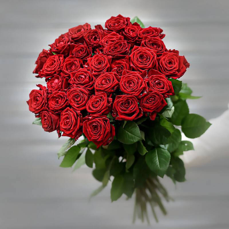 Buket,iz,25,krasnih,rose,(Rossiya),lentoj,60,sm