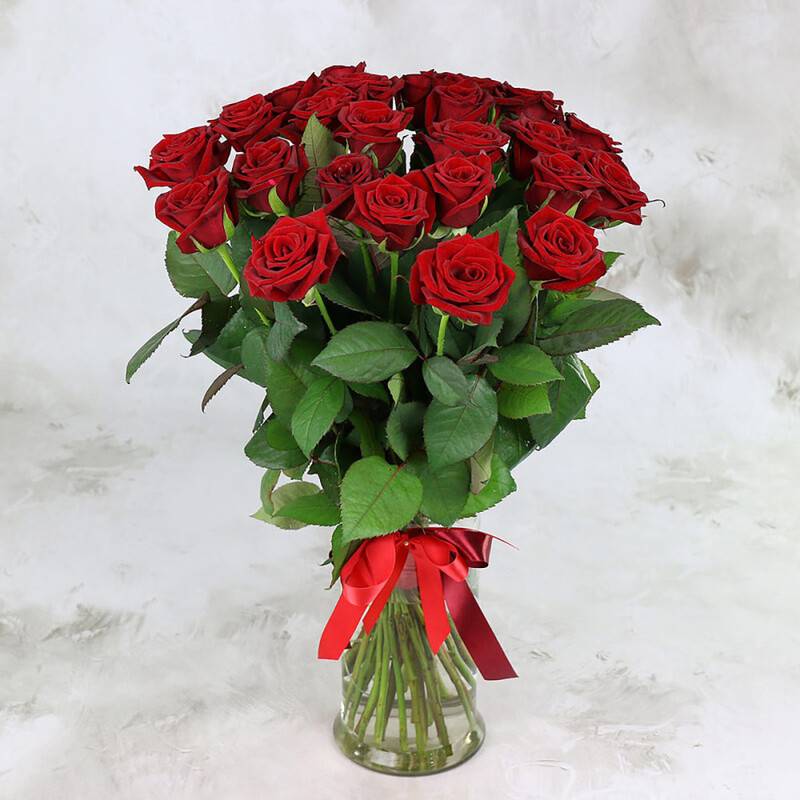 Bouquet,of,25,crisp,roses,-,Red,Naomi,Rossia,60,cm.