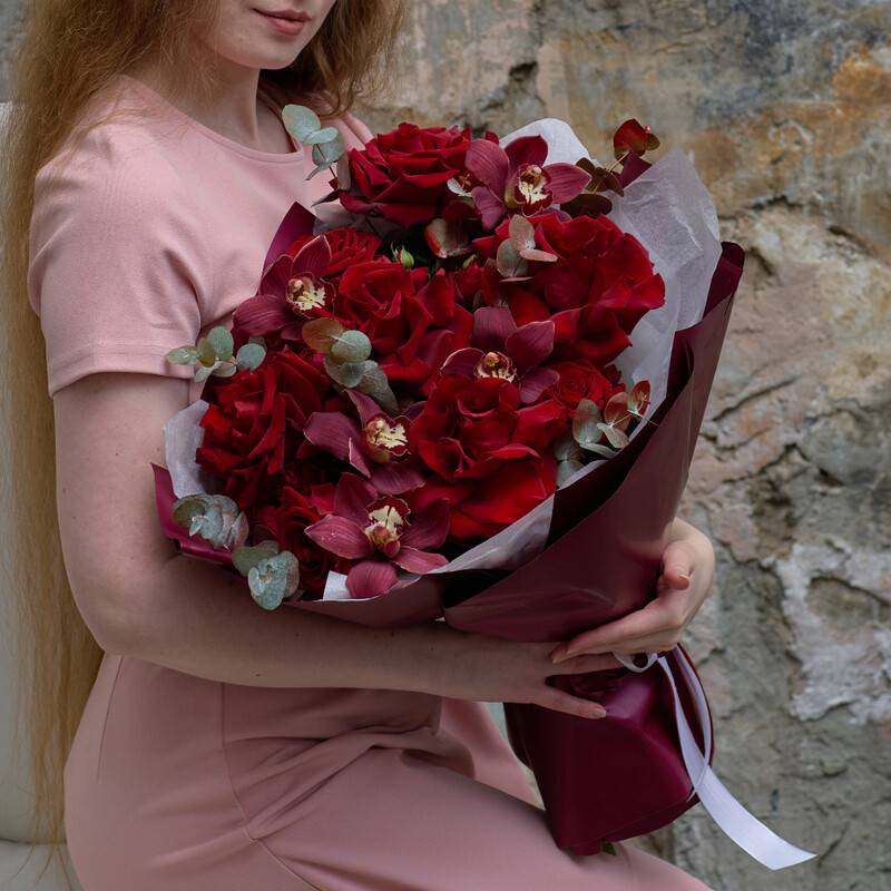 Author's,bouquet,iz,krasnih,roz,i,bordovih,orchid,"Kaberne"
